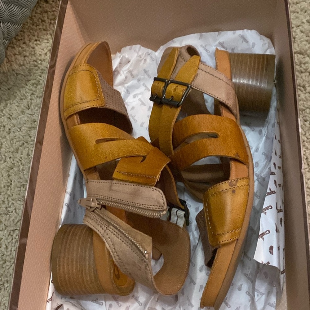 Casta Carmel colored leather sandals, size 8/38, 2” heel